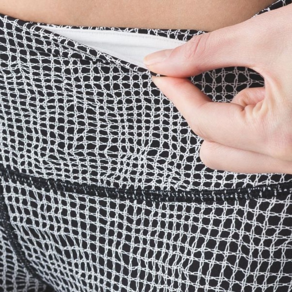 125. Lululemon Wunder Under Pant III
Fall Net White Black - Picture 4 of 9